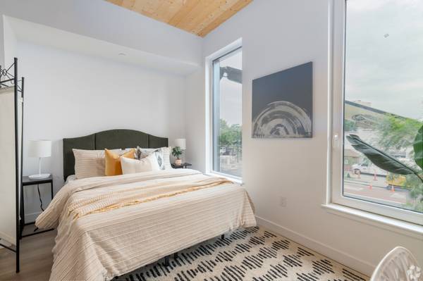 $2,375 Somerville Studio Retreat | Steps from Assembly Square63699353505027124