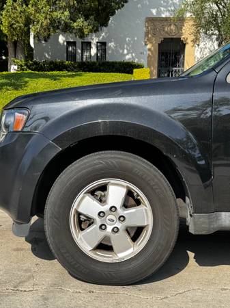 Excellent Ford Escape XLT 💪 - $3,99963624673421955124