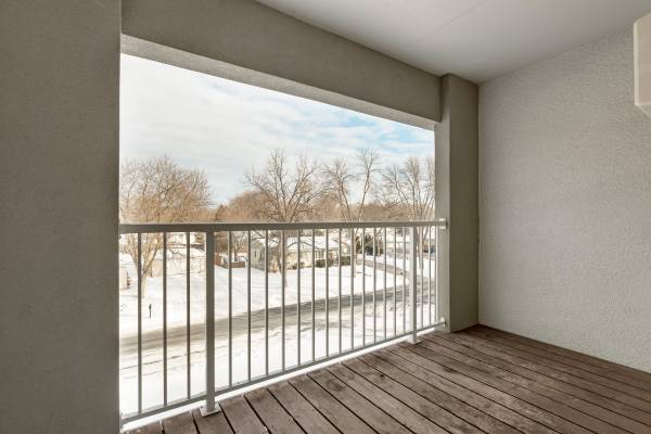 $1,345 / 2br - 912ft2 - Previously Renovated 2 Bedroom Apartment at Jade Lane Estates! (Eagan, MN)63990530405251123