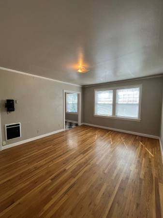 $1,195 Vintage Studio on Belmont! Hardwood Floors & Pet Friendly! (Portland)63831328065155123