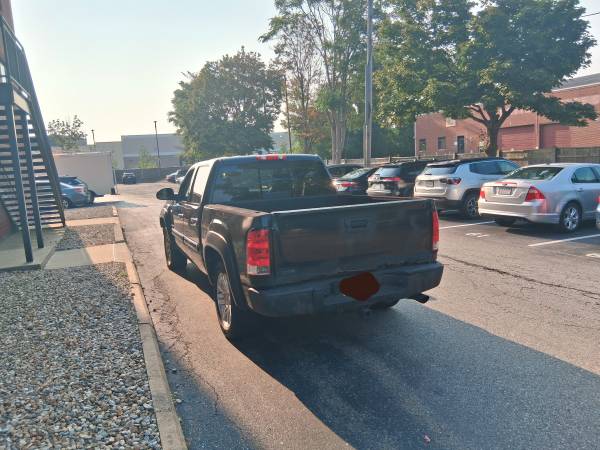 GMC Denali 2011 AWD - $9,000 (Medford)63469915579393122