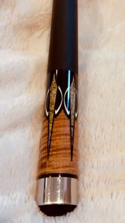 Lucasi Cue, 2 shafts, Abalone inlay, uni-loc joint, case 1