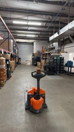 A/c warehouse - Sublease at incredible deal 2500sqft+ inclusive rent 1