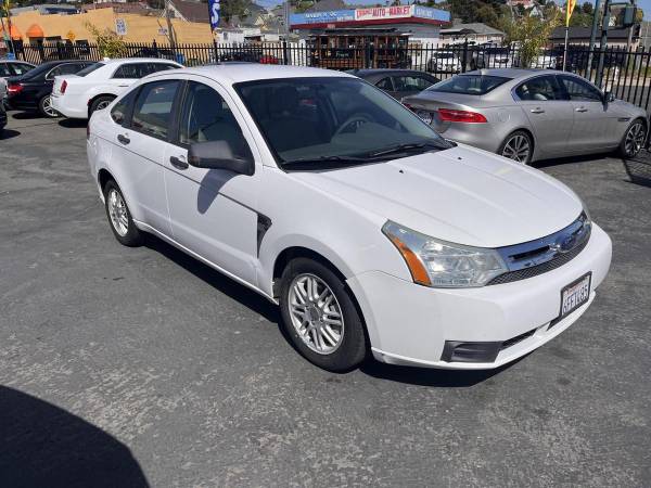 2008 Ford Focus SE Sedan - $6,995 (+ Main Street Auto)63483121495683121