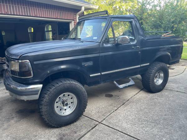 96 Bronco 5.8L xlt - 4x4 Lifted w/35s tagged, and clean titled - $8,900 (Missouri City)63622429626243123