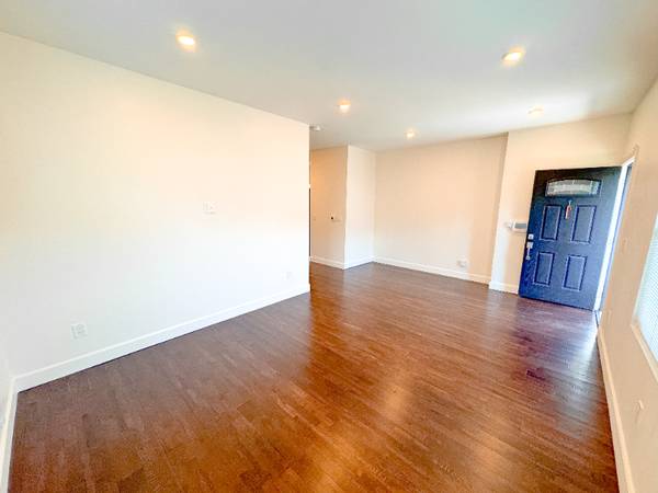 $3200.00 / 3br - 1000ft2 - Remodeled 3 bed 2 bath Paradise in Emeryville, CA63847022051457123
