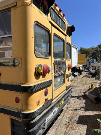 Autobús Ward 1988 - $1.450 (Canyon Country, Santa Clarita)63623825934211122