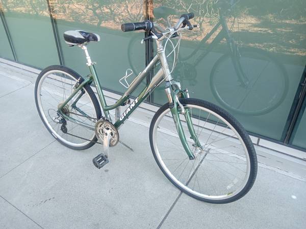 Bicicleta híbrida de 19" de aluminio 'Giant - Cypress DX', 24 velocidades - $140 (Richmond/¿Entrega en Richmond BART?)63471255035905120