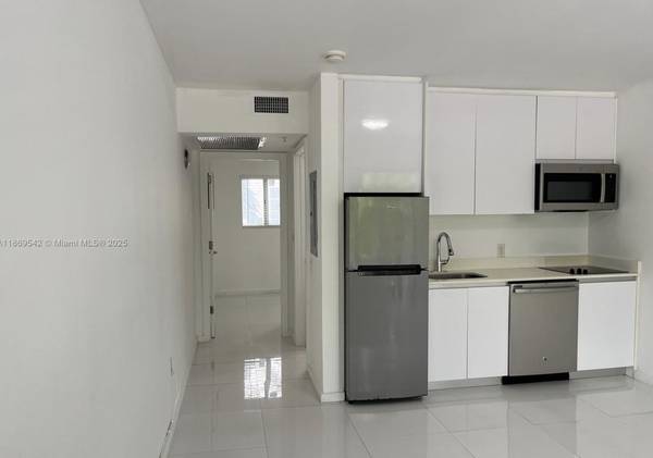 $1,800 / 1br - unfurnished 1 bed 1 bath 801 15th St (South Beach)64002012705155121