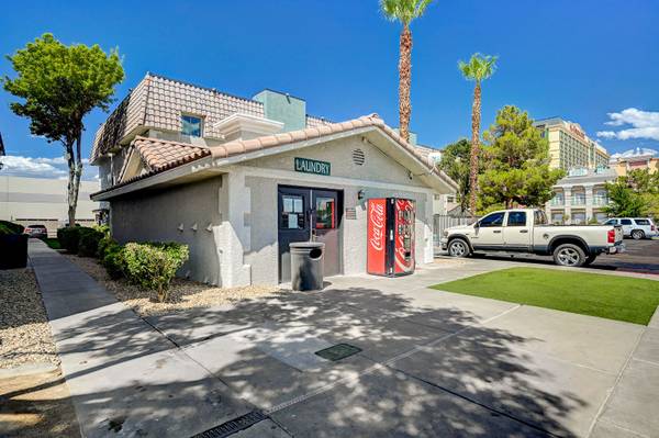 $389 / 1br - 624ft2 - On-site security, Laundry facility, Sparkling pool and spa (4777 Cameron Street, Las Vegas, NV)63859498864257120
