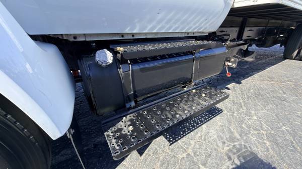 2012 Ford F650 24FT TRUCK - Photo 14