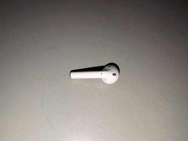Left Airpods 2 1