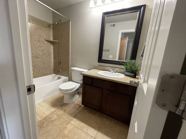$2,450 / 2br - 1368ft2 - Don't want to share? 2-bedroom 2-Bathroom Awaits Available NOW (Folsom)63900568643202121