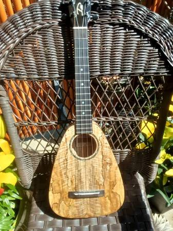 Romero Creations Ukulele Tiny Tenor Spalted MangoLow G 1