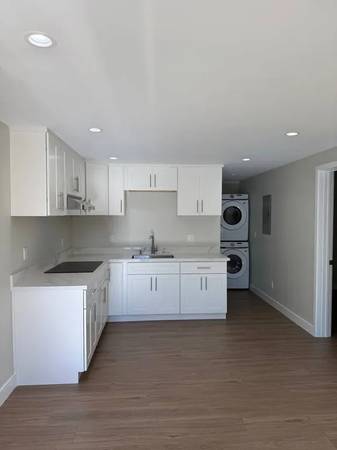 $1,800 / 2br - 613ft2 - *-* Renovated 2BR/1BA with Washer/Dryer + Off-Street Parking!!! (daly city)63824144001537120