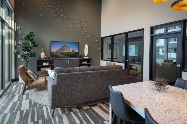 $3,327 / 1br - 647ft2 - Smart Thermostat, Gaming Courtyard, Night Patrol (san jose downtown)63622983384449123