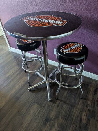 Harley Davidson Bar Table and 2 Stools 1