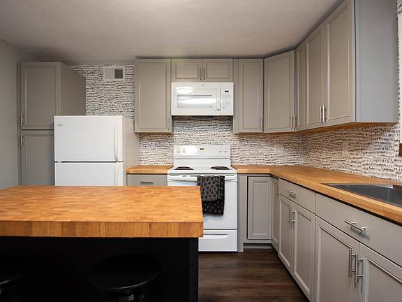 $500 / 2br - 1080ft2 - Availabe For Immediate Move In! (Portsmouth)64028714590851122