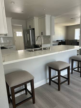 $1250.00 / 1br - Casa nueva en un vecindario muy tranquilo; cerca de tiendas, restaurantes63668061308545121