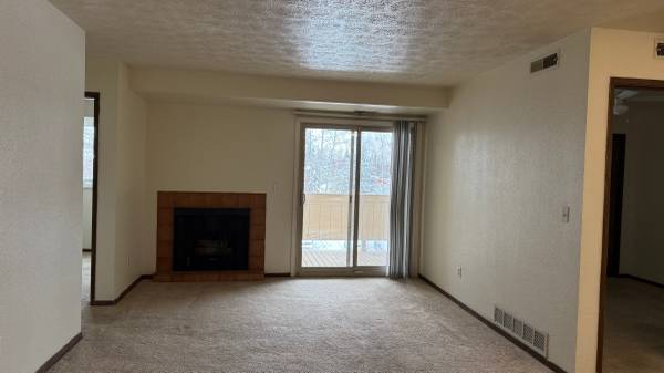 $1,685 / 2br - 625ft2 - Don't miss this fabulous 2 Bed, 1 Bath! Highly desirable location! (Anchorage - Russian Jack Springs)64004783971970121