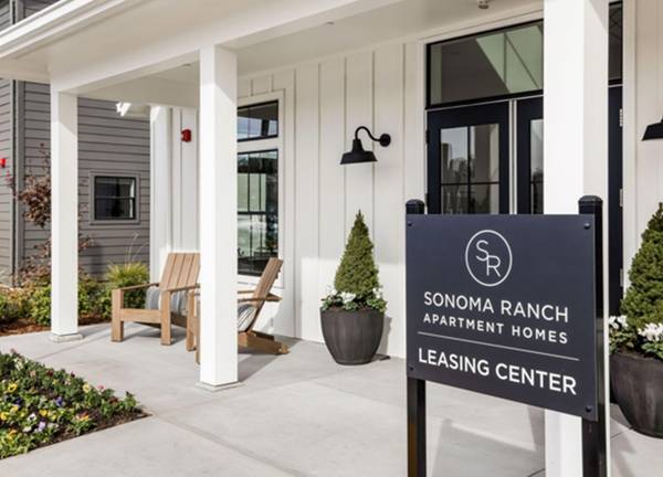$3,450 / 3br - Jardín comunitario, piscina moderna y más en apartamento de 3 habitaciones + entorno de resort (Larkfield / Santa Rosa)63658061696131121