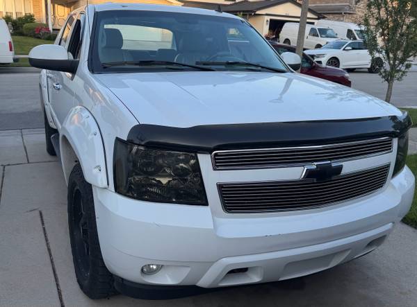 2007 Chevy AVALANCHE - $3.500 (Chicago)636190741344031212