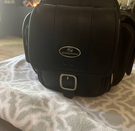 Saddlemen Bar Bag 1