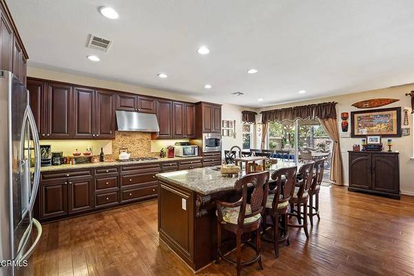 $1,399,900 / 5 habitaciones - 3417 pies cuadrados - Camarillo Oasis | ¡Espacioso con ENTRETENIMIENTO JUNTO A LA PISCINA! (Camarillo)63736241323907122