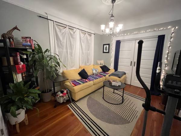 $1,100 / 3br - 2 sunny rooms available in 3bdrm Mission apartment (mission district)63847023444611124