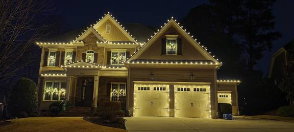 Landscape Lighting and Christmas Light Help Wanted.  Se Habla Espanol! 1