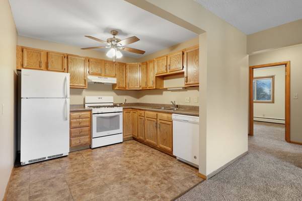 $1,250 / 2br - 750ft2 - 2 Bedroom Located In Richfield *Pleasant Apartments*63868701495809123