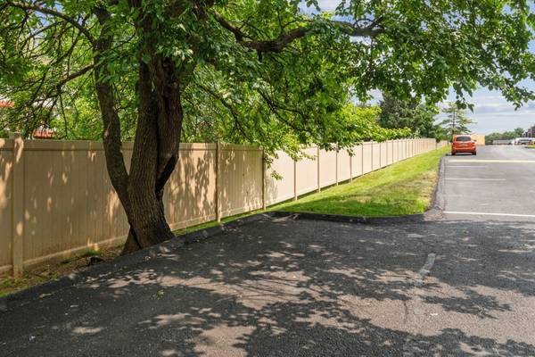 $1,610 / 2br - 2/BD 1.5/BA, On-Site Maintenance, Laundry Facilities (1 Giard Dr, Woodlawn, MD)63694428402177124