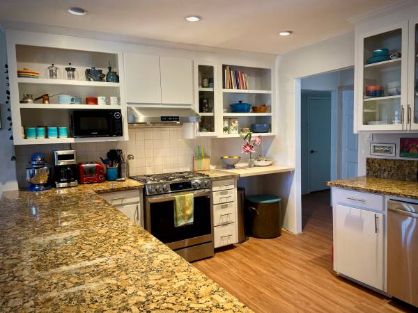 $1,200 Large bedroom with contemporary private bathroom (Museum hill, Santa Fe)63659729253633122