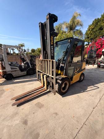 Yale 6k Capacity veracitor 60VX  side shift triple stage closed cab 1