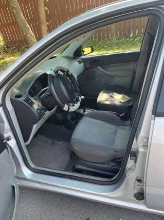 2006 Ford Focus - $2,200 (Rogers Park)63618890967043122