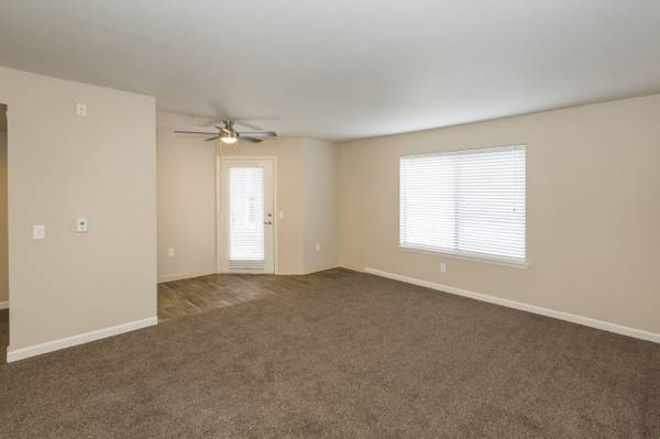 $2,025 / 3br - 1263ft2 - Large 3 bedroom / 2 bath, fireplace and in unit washer / dryer (Cimmaron Hills)63686781174659121