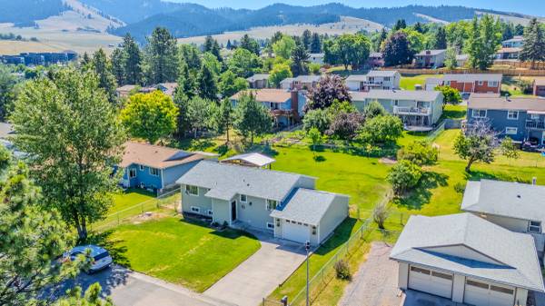 $524,900 / 4br - 2062ft2 - REDUCED!  New South Hills Listing (2227 E. Crescent Dr.)63656975850499121