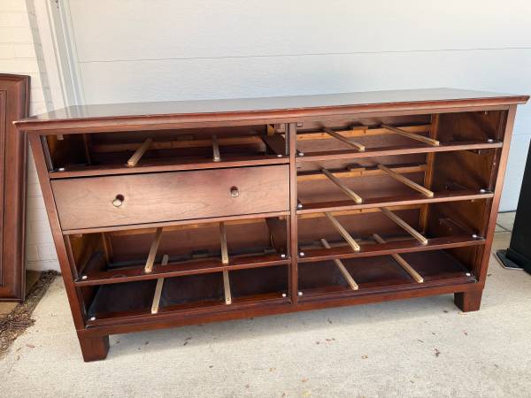 Dresser 1