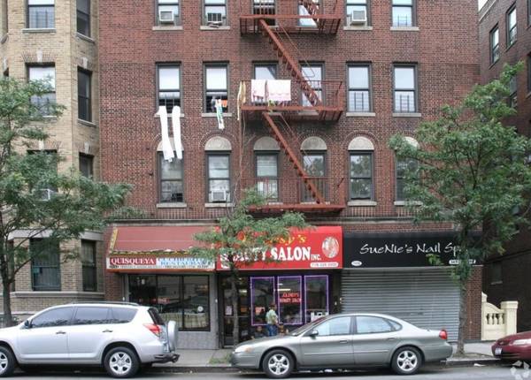 $5,800,000 / 3br - 4950050ft2 - BOSTON RD APARTMENT-WITH 51 UNITS 4 STORES 10% CAP & 6.5 X RR (BRONX)63809042477569120