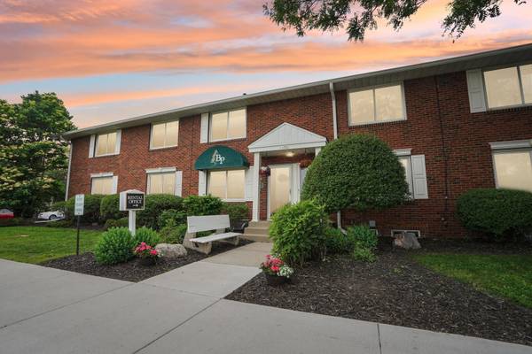 $1,025 / 200ft2 - Hopkins School District, Dog Park, Garages Optional (1301 MN-7, Hopkins, MN)63666914290307123