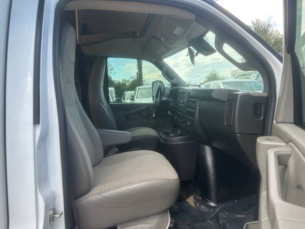 2022 Chevrolet Express-RWD Dually Regular - Photo 14