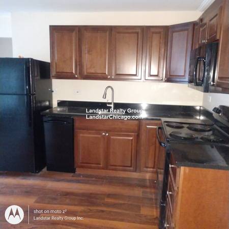 $1,100 Large Studio w/ Walk-in Closet Suite & Hardwood Flooring (Uptown)63918415743107121
