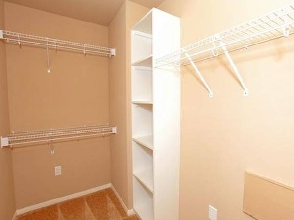 $3,184 / 2br - 1442ft2 - Azulejos Integrados en Alcoba, Paseo para Perros, Muebles de Cocina al Estilo Europeo (Oceanside, CA)63657326868737123