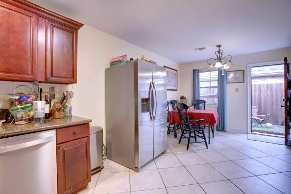 $850 / 2br - private room (Lakeview)63988200270082122