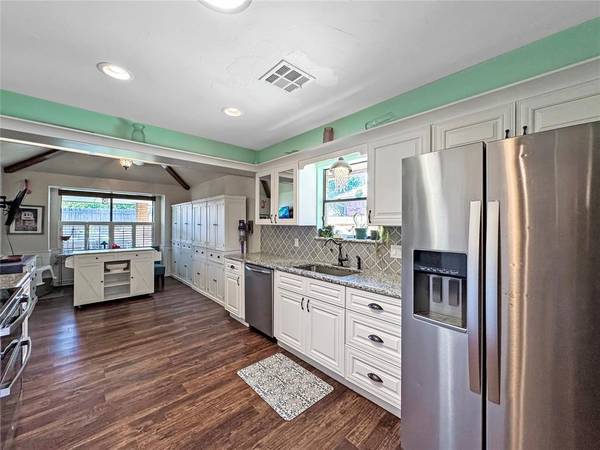 $329,900 / 4br - beautifully maintained 4 bedroom home!63670484167809124