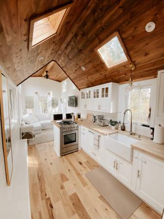 $2,100 / 1br - 350ft2 - Adorable Corralitos Tiny House! (watsonville)63879905827073124