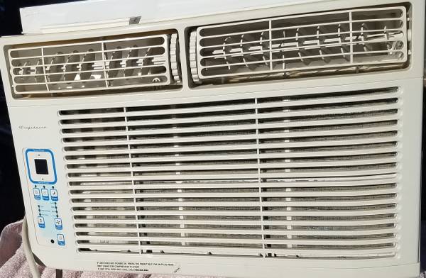 Frigidaire 6000 BTU AC with remote 1