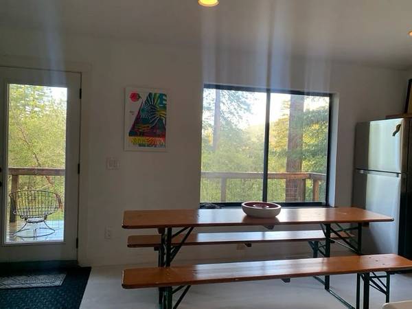 $2,250 / 1br - Beautifully furnished, and fully fenced 1 bedroom/2 bathroom two-story (sonoma)63857952450817122