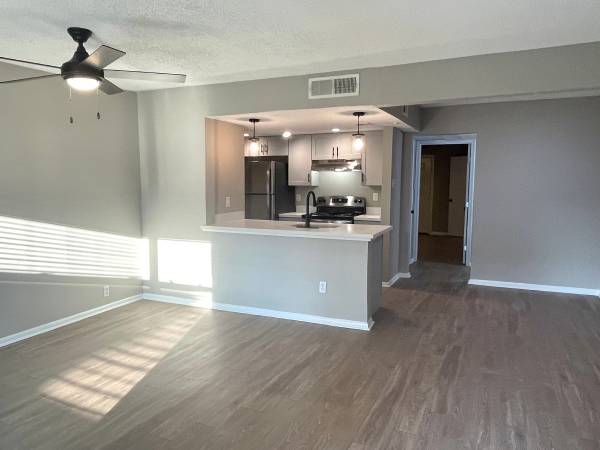 $1,387 / 1br - 721ft2 - 🔥Sleek & Sophisticated🔥 (Metairie) (Metairie)63792268608131122