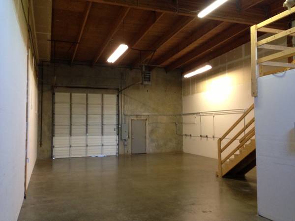 $3,795 / 2000ft2 - Auburn showroom/warehouse 2000 SF - Near SR-167 (Auburn)63884887744899123